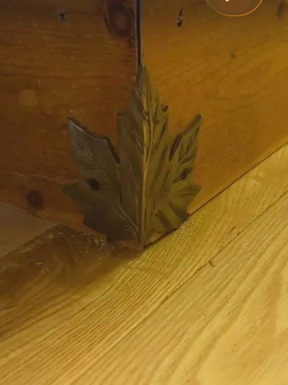 Antique Brass Leaf corner protector - Bronze Leaf Accent